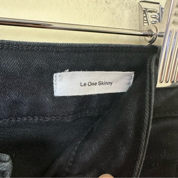 FRAME Le One Skinny High-Waisted Jeans in Larsen Black Wash SZ 2 (SIZES 29-34) - Picture 8 of 13